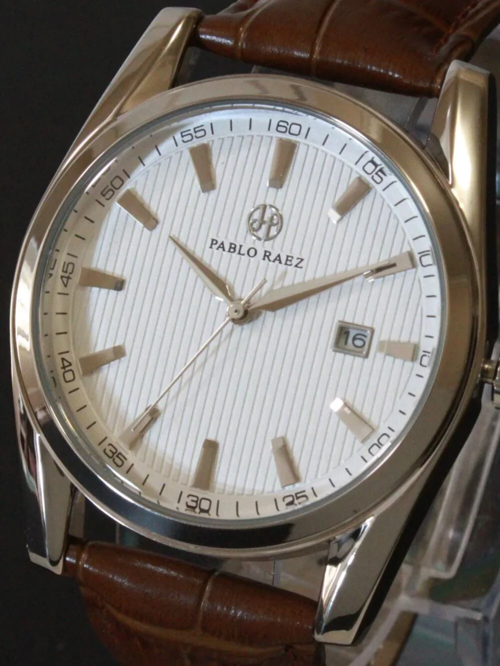 Men's Contemporary Dress Textured Dial Raised Indices Date Complication 41mm - Picture 7 of 10